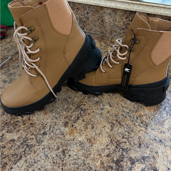 Sorel Shoes - Sorel Tan Lace-Up Platform Women's Boots with Black Sole